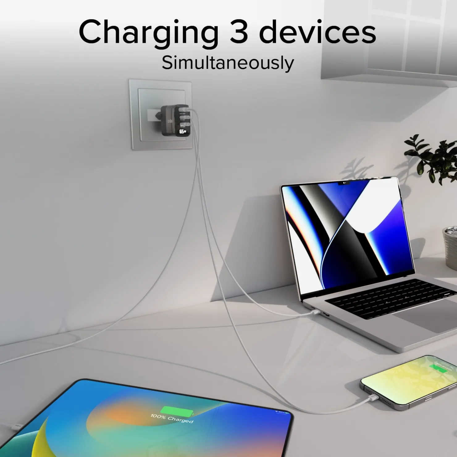 65-Watt-Ladegerät mit LCD-Display, 2 USB-C-Ausgängen für die Stromversorgung und 1 USB-A-Ausgang für die adaptive Schnellladung|SBS Hot